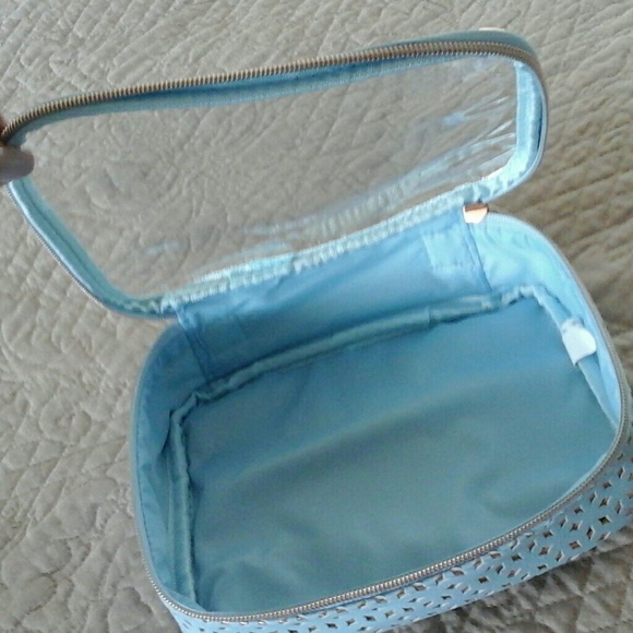 NWOT travel case with bags - Picture 5 of 7